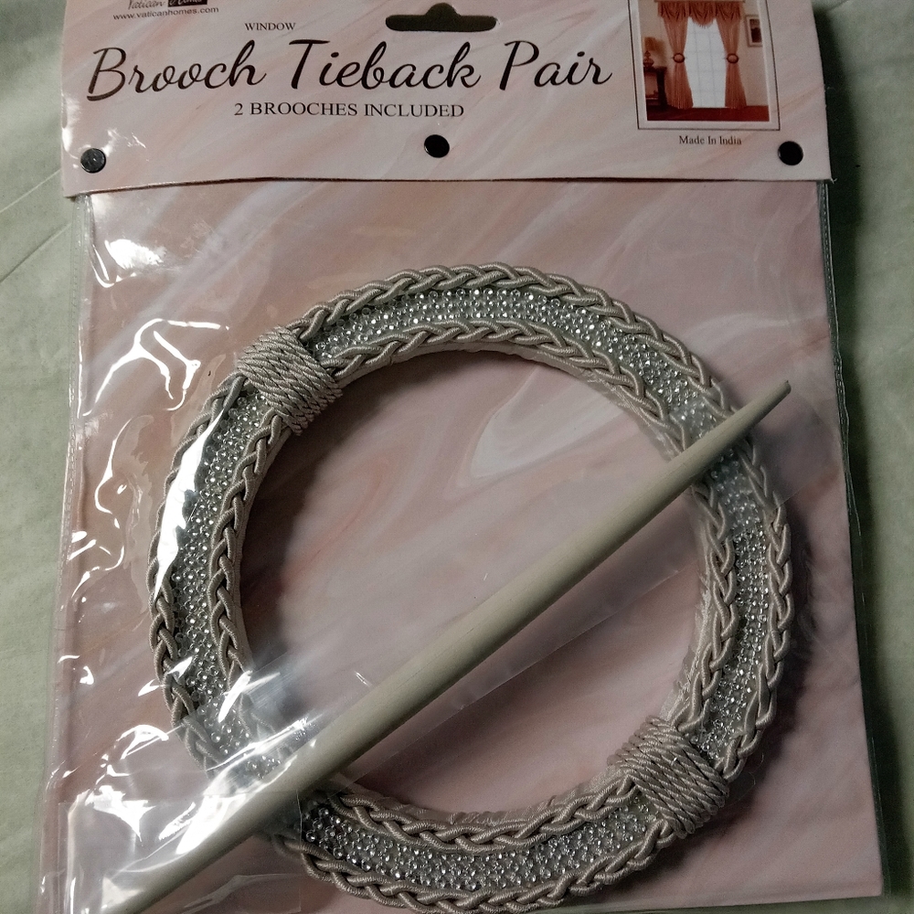 ✨ BRAND NEW 2 window curtain brooch tieback drapery, each individually sealed 💥